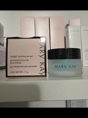 Mary Kay Indulge Soothing Eye Gel